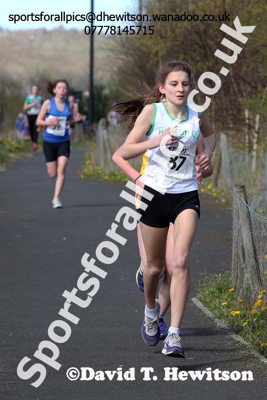 Under-15 girls, Elswick Harriers Relays, Newburn. Photo: David T. Hewitson/Sports for All Pics